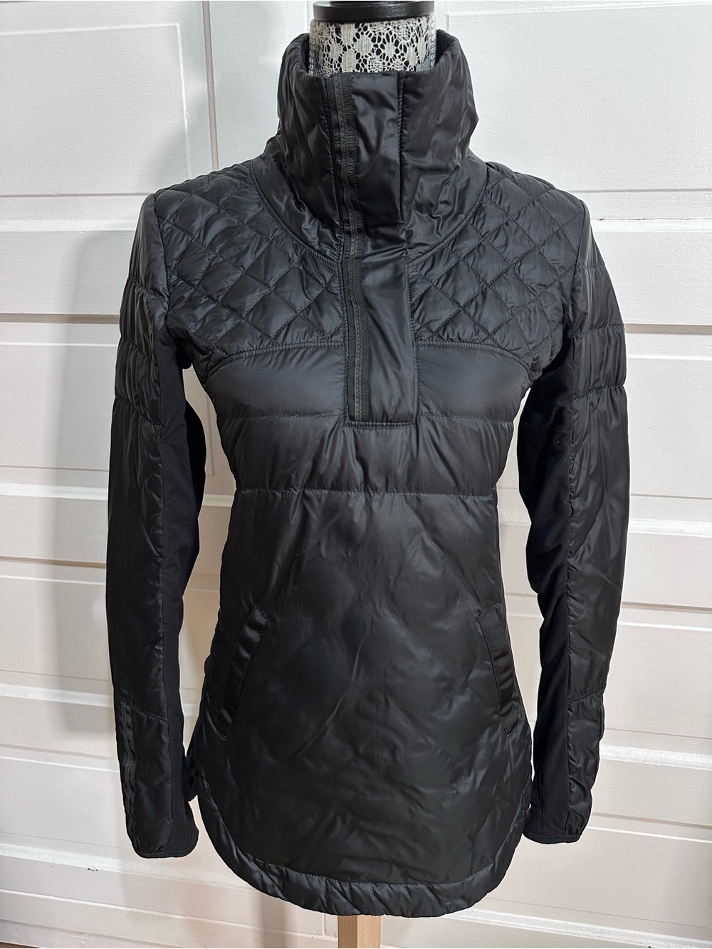 Cozy Lululemon What The Fluff Pullover Size 6 Black 800-Down Fill Puffer $198
